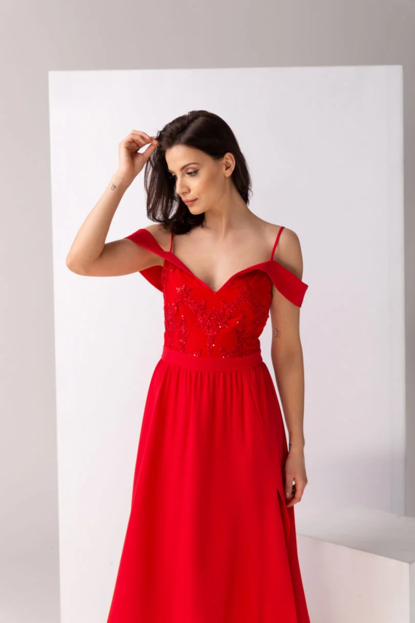 Czerwona sukienka maxi z rozcięciem - Aggie